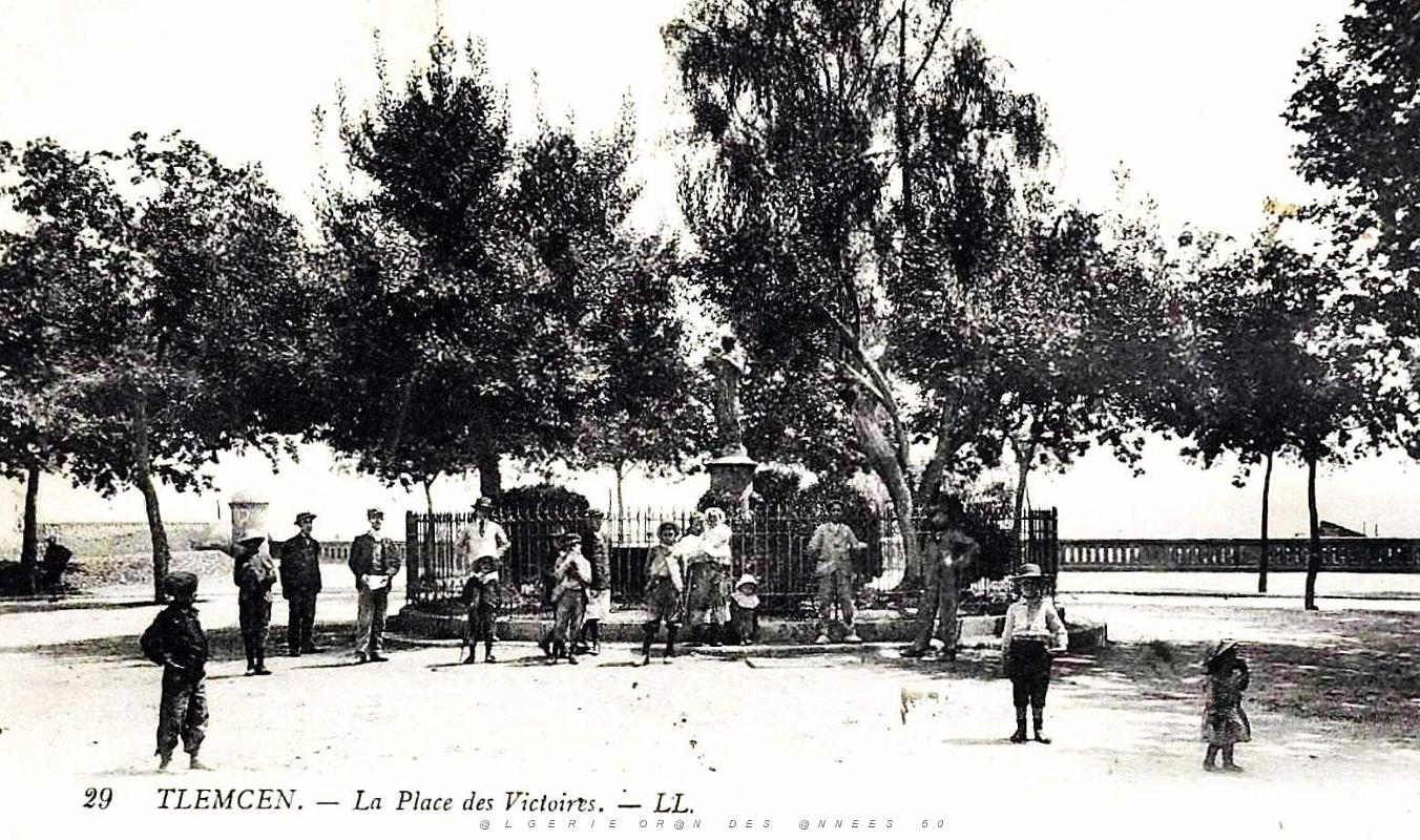 1081- Tlemcen - Place des Victoires.jpg